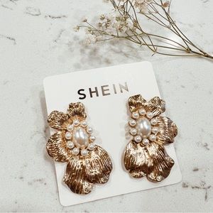 SHEIN Gold Floral Pearl Earrings